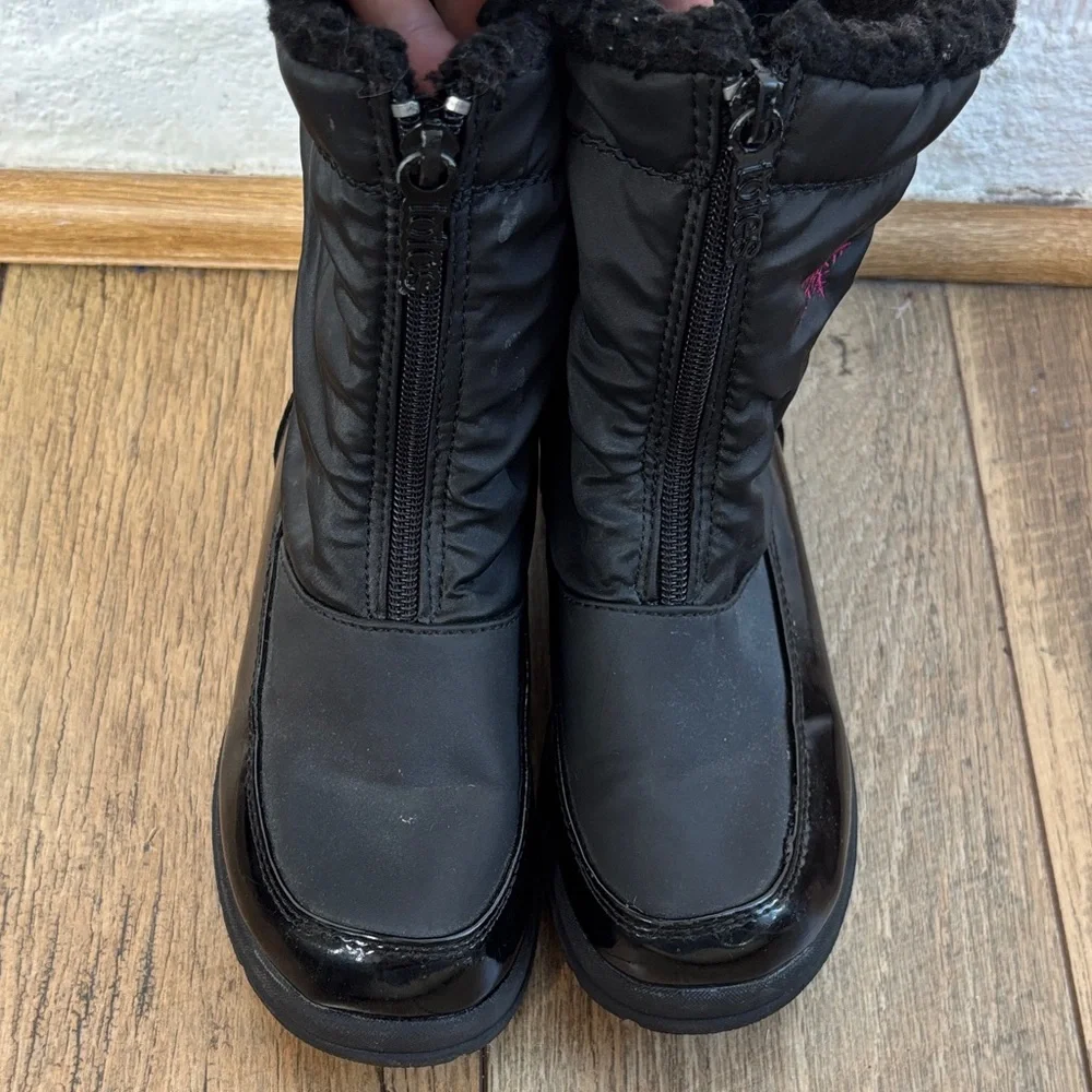 Totes Embroidery Snowflake Black Fleece Boots sz 1
